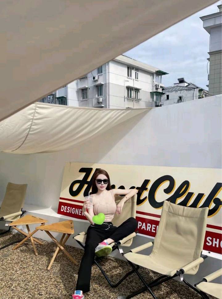 胸大，年轻 之前去过也发过的小姐姐，胸很大，人还可以，最近一